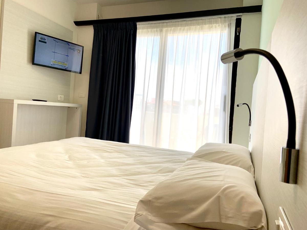 Suites Marilia Apartments Pool Side - Suite Livorno Holiday Home Group 外观 照片